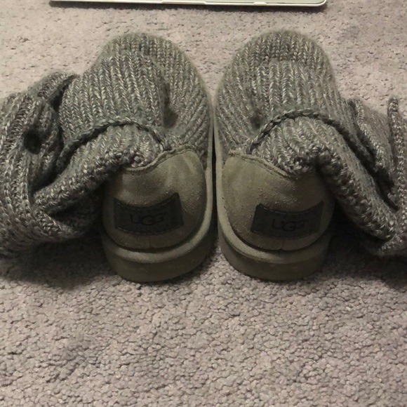 Gray uggs that can be rolled up or down - Picture 2 of 7